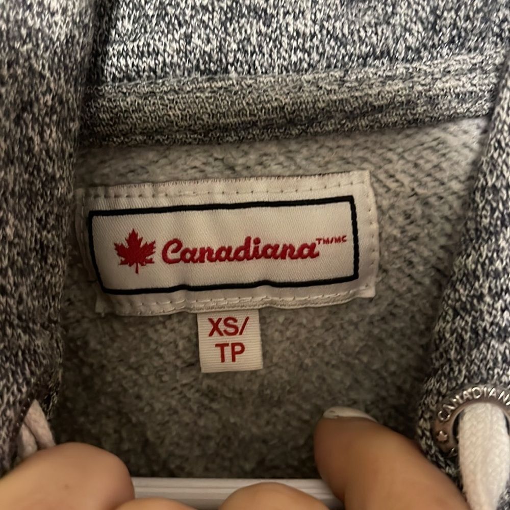 Canadiana sweatshirt Xsmall  - Picture 6 of 8